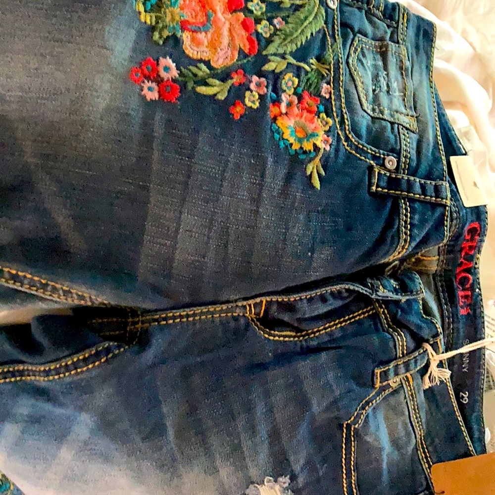 Grace Embroidered stretchy skinny jean